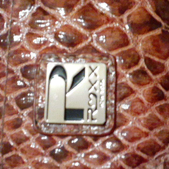 💼 Briefcase - Picture 5 of 5